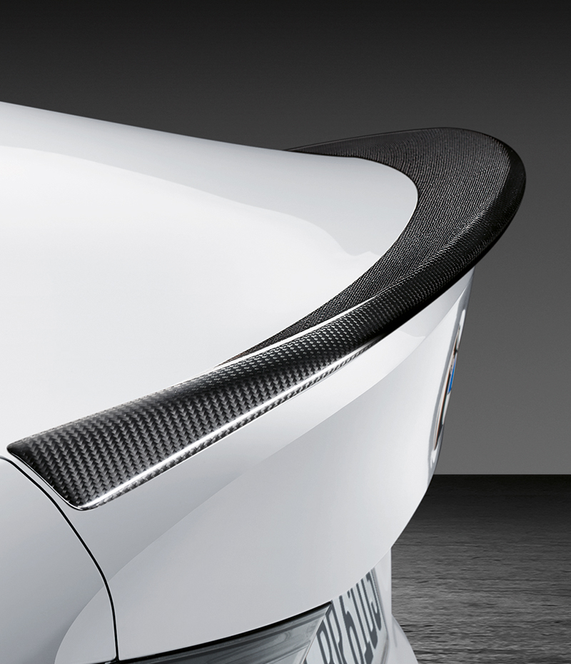 REAR SPOILER IN CARBON FIBRE. 