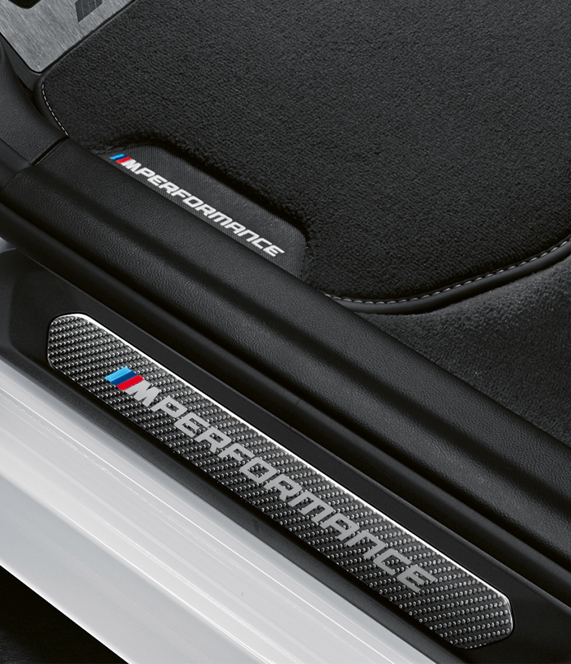 DOOR SILL IN CARBON FIBRE. 