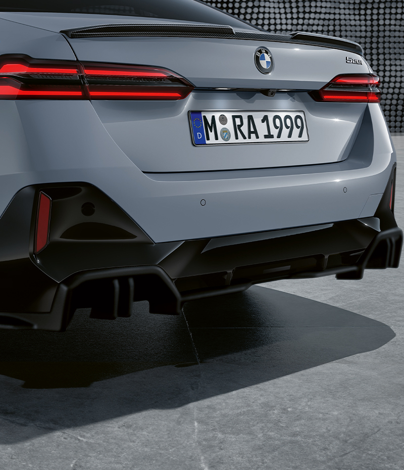 M PERFORMANCE REAR DIFFUSER. 